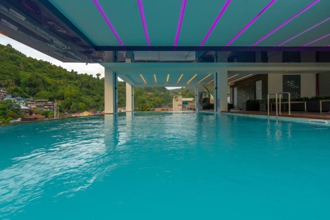 Fox Hotel Jayapura Exteriör bild