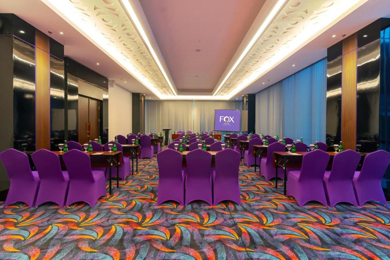 Fox Hotel Jayapura Exteriör bild