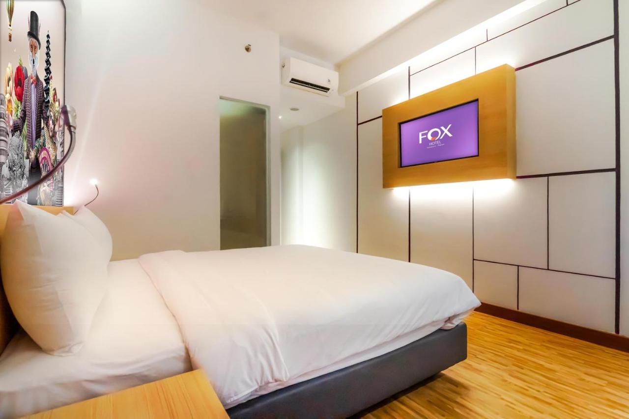 Fox Hotel Jayapura Exteriör bild