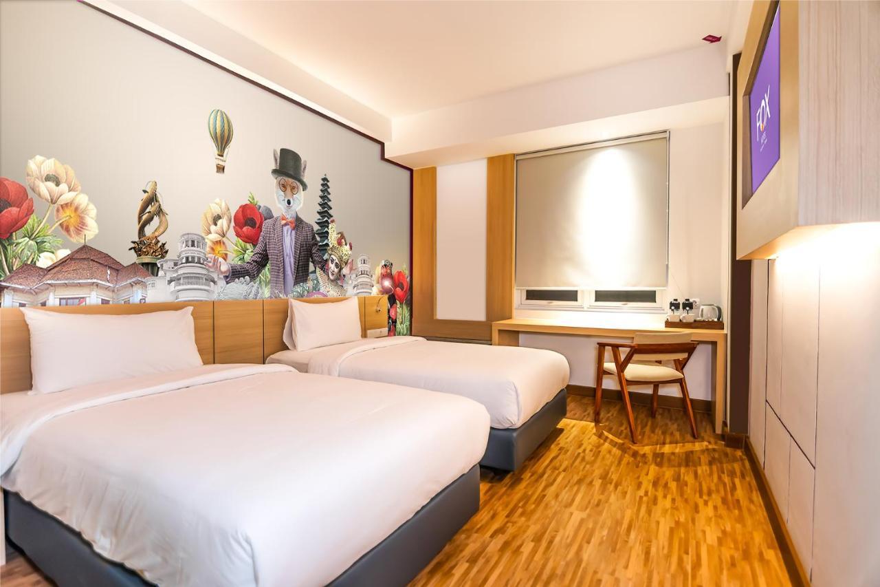Fox Hotel Jayapura Exteriör bild