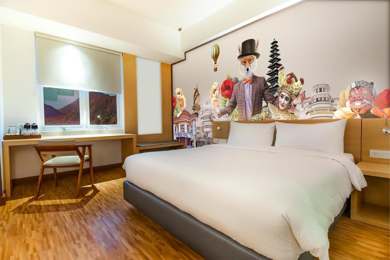Fox Hotel Jayapura Exteriör bild