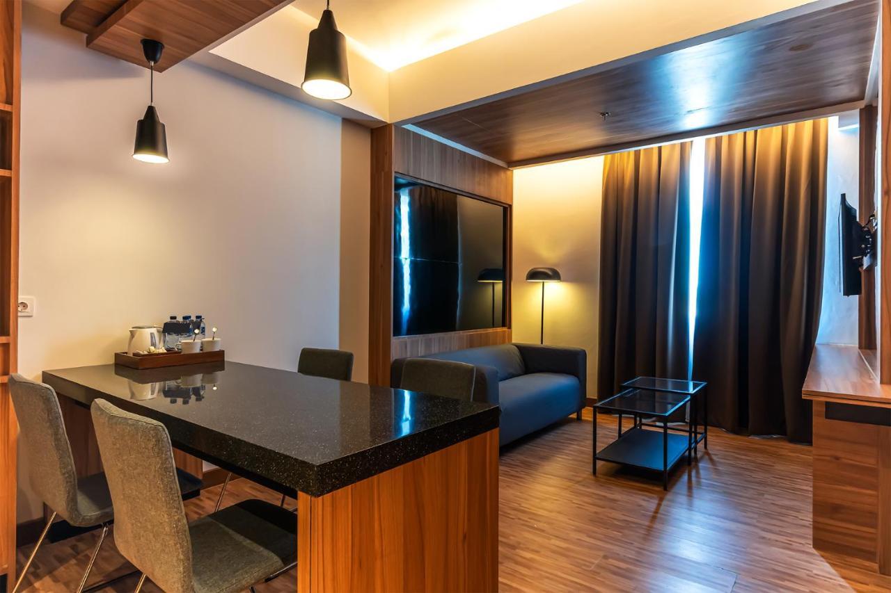 Fox Hotel Jayapura Exteriör bild