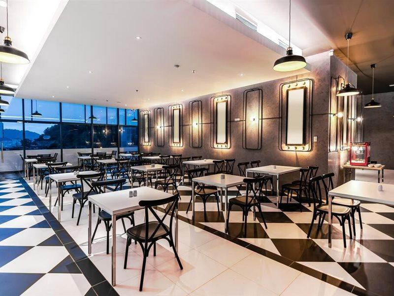 Fox Hotel Jayapura Exteriör bild