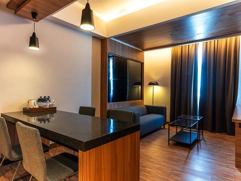 Fox Hotel Jayapura Exteriör bild