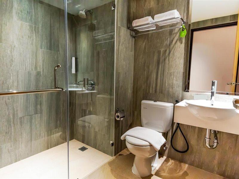 Fox Hotel Jayapura Exteriör bild