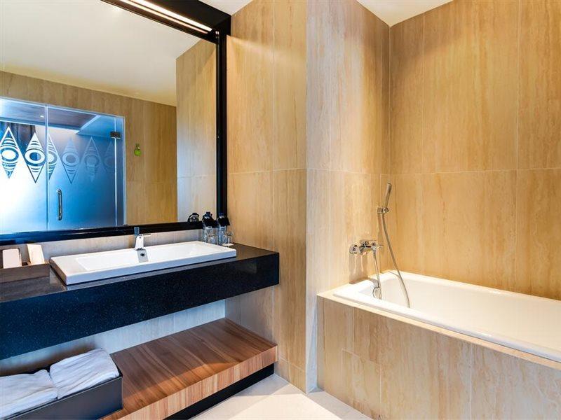 Fox Hotel Jayapura Exteriör bild