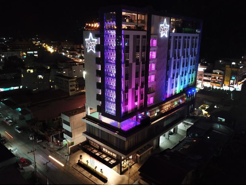 Fox Hotel Jayapura Exteriör bild