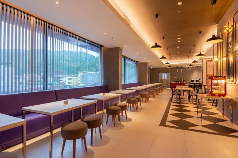 Fox Hotel Jayapura Exteriör bild