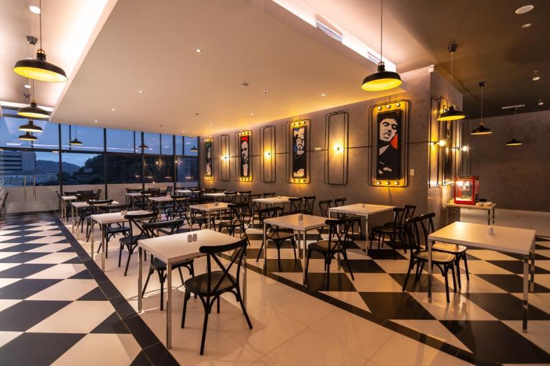 Fox Hotel Jayapura Exteriör bild
