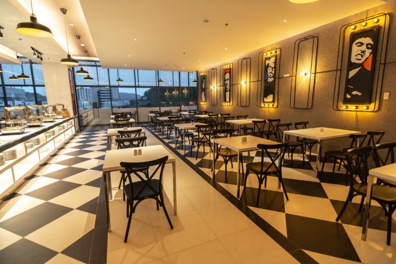 Fox Hotel Jayapura Exteriör bild