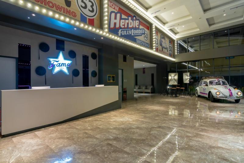 Fox Hotel Jayapura Exteriör bild
